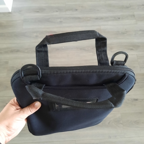 Targus 12" Vertical Notebook Slipcase Hideaway Handles TSS912 black padded case - Picture 10 of 13